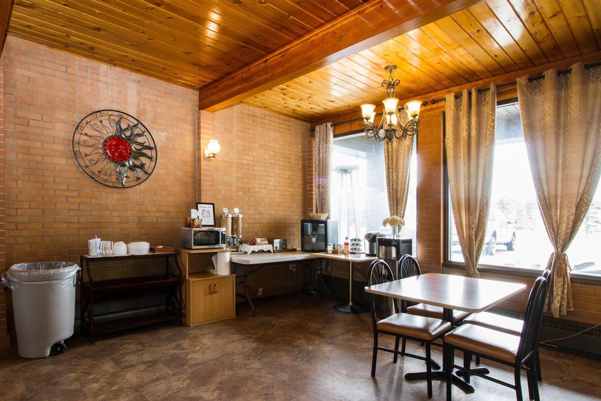 Lagana Hotel Lanigan Buitenkant foto